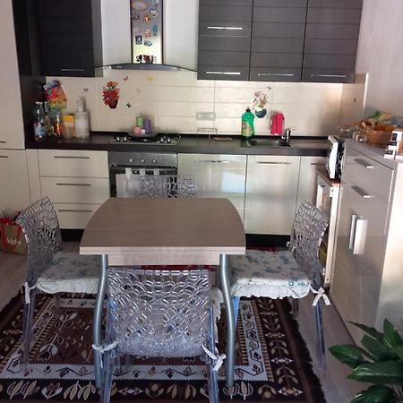 Andres' Apartment Специя Экстерьер фото